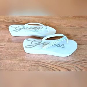 Women's Guess White Flip Flop Sandals Sz 8